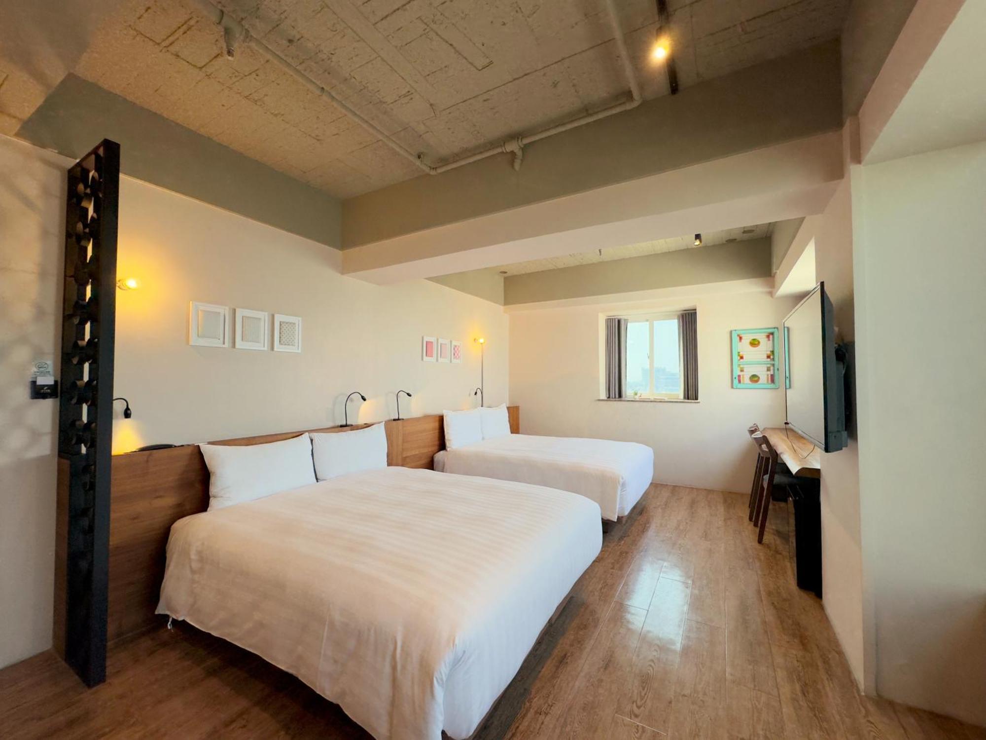 Roaders Hotel Tainan Chengda Exterior photo