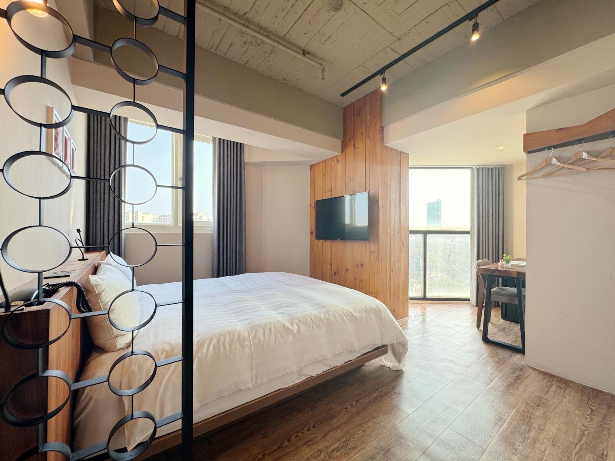 Roaders Hotel Tainan Chengda Exterior photo