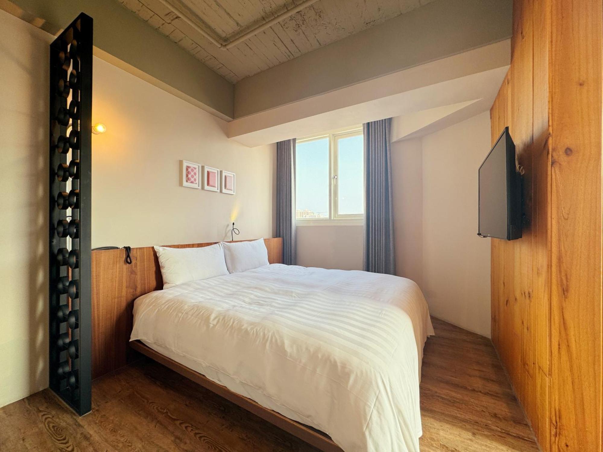 Roaders Hotel Tainan Chengda Exterior photo