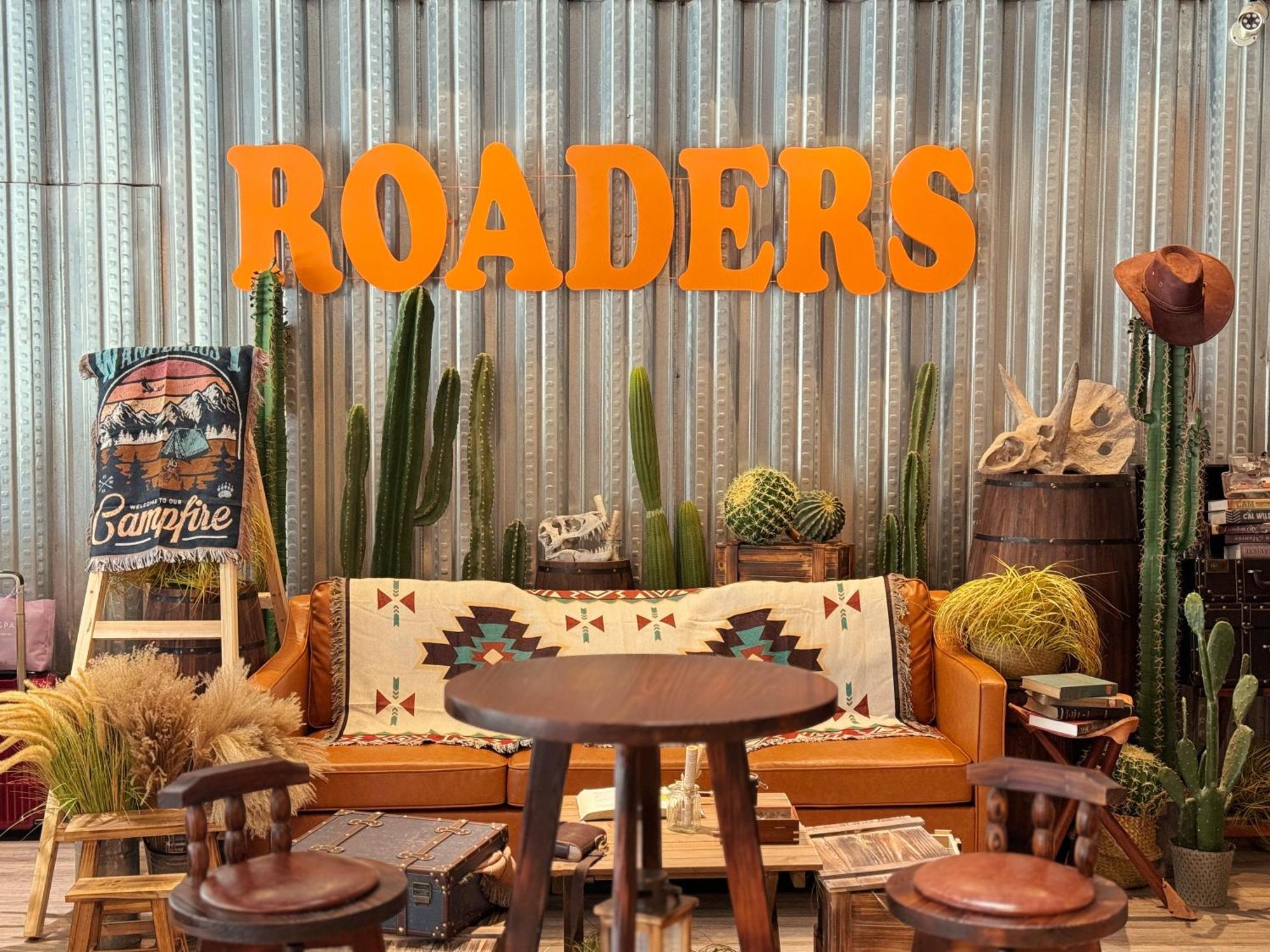 Roaders Hotel Tainan Chengda Exterior photo