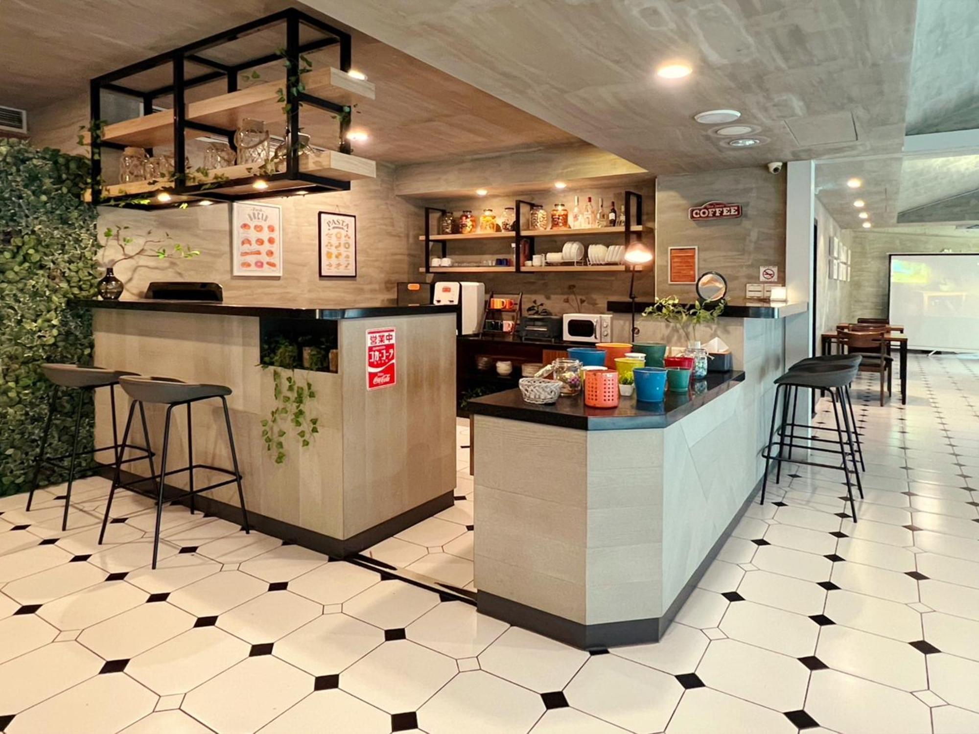 Roaders Hotel Tainan Chengda Exterior photo