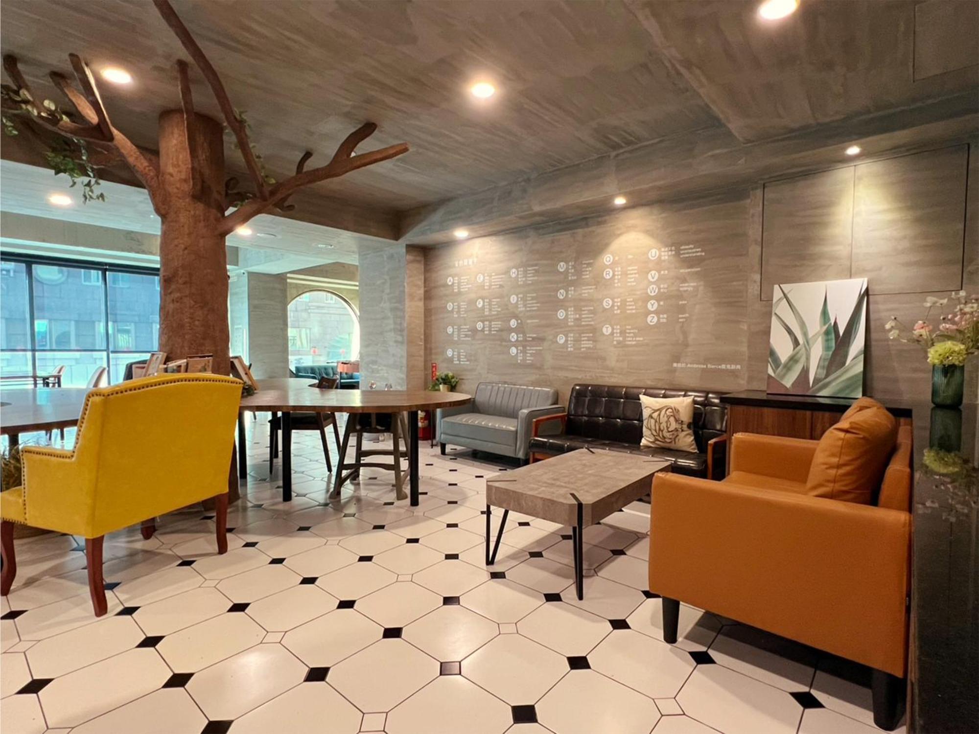 Roaders Hotel Tainan Chengda Exterior photo